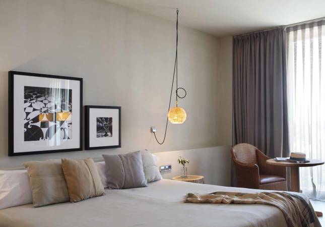 Románticas habitaciones en Hotel Peralada Wine Spa & Golf. Disfrúta con nuestro Spa y Masaje en Girona